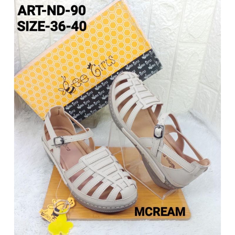 Sepatu tali nyaman bee girls 90