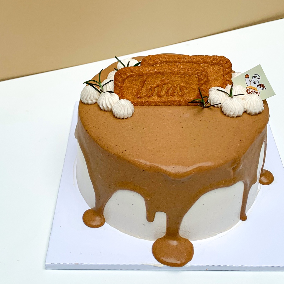 

Lotus Biscoff Cake [17cm inch] - by Sweet Deys