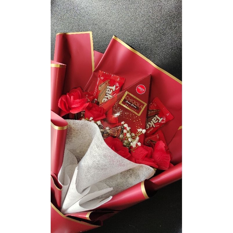 

Take-Me Rossy Hampers Valentine Gift Snack Bouquet Flowers Anniversary