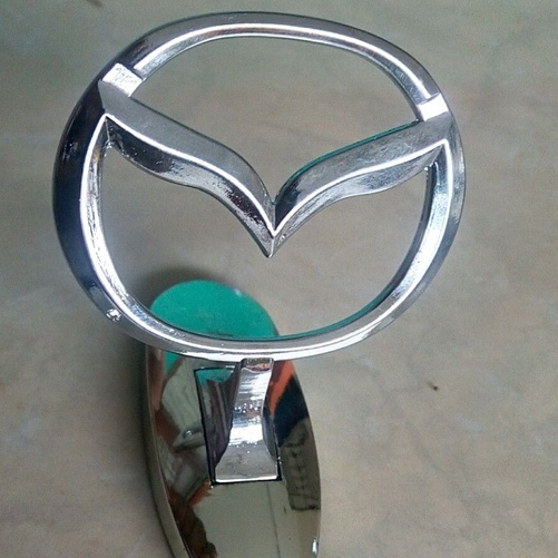 Logo Emblem Kap Mesin Mazda