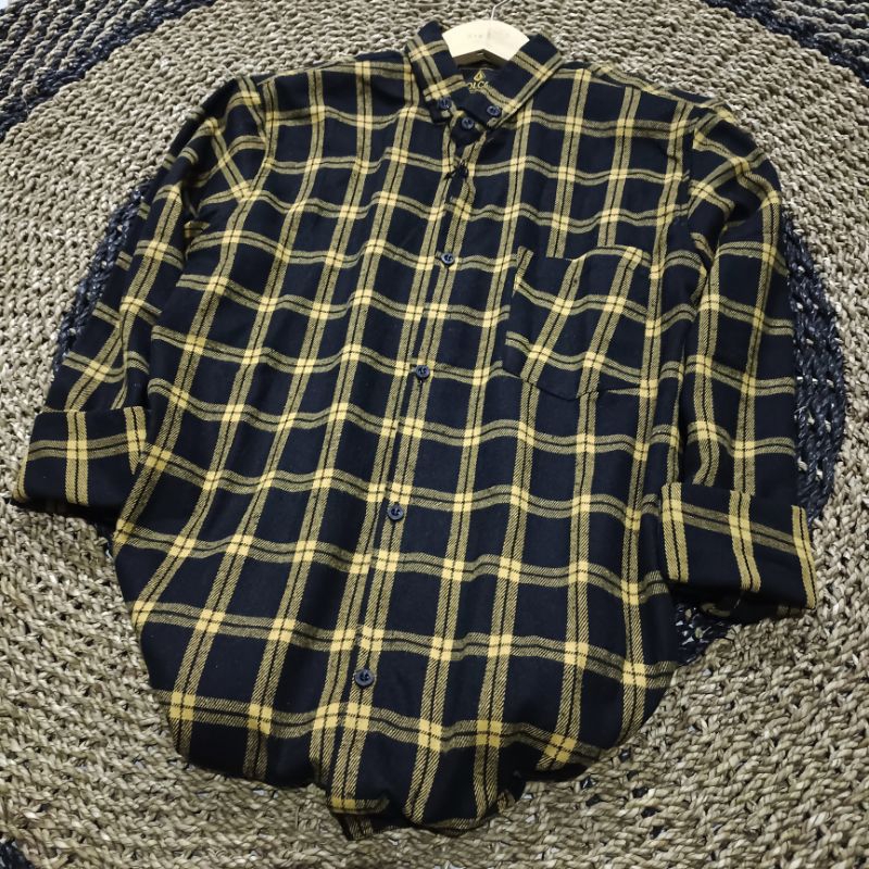 kemeja flanel pria dan wanita lengan panjang motif kotak strip size M dan L