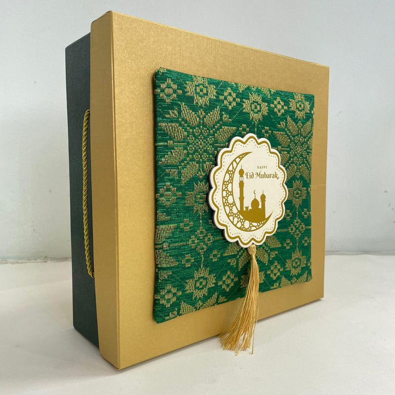 10 pcs Box kue 4 stoples nuai songket hijau dengan sekat emblem custom logo