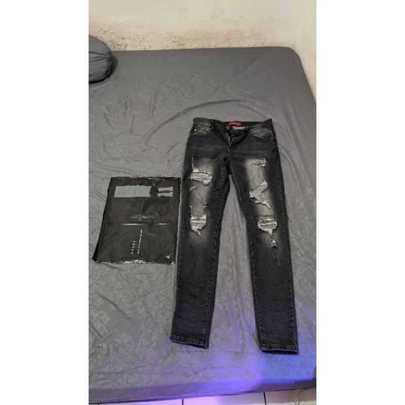 CELANA RUCAS SEASON 11 SIZE 30