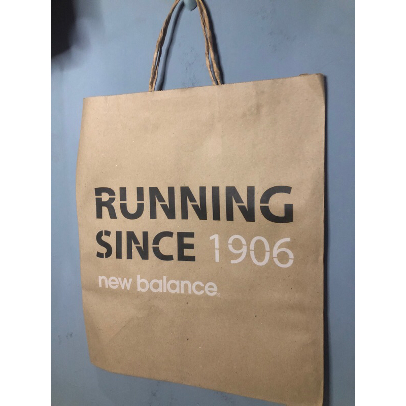 

preloved paper bag new balance ori