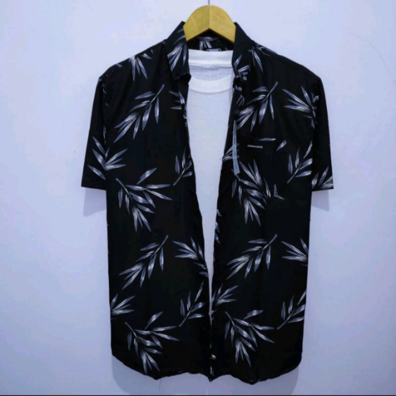 KEMEJA MOTIF SURFING PRIA LENGAN PENDEK