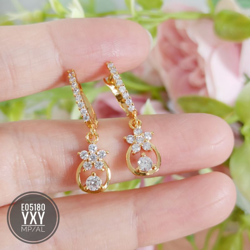Anting jepit yaxiya bunga permata zircon gold E05180