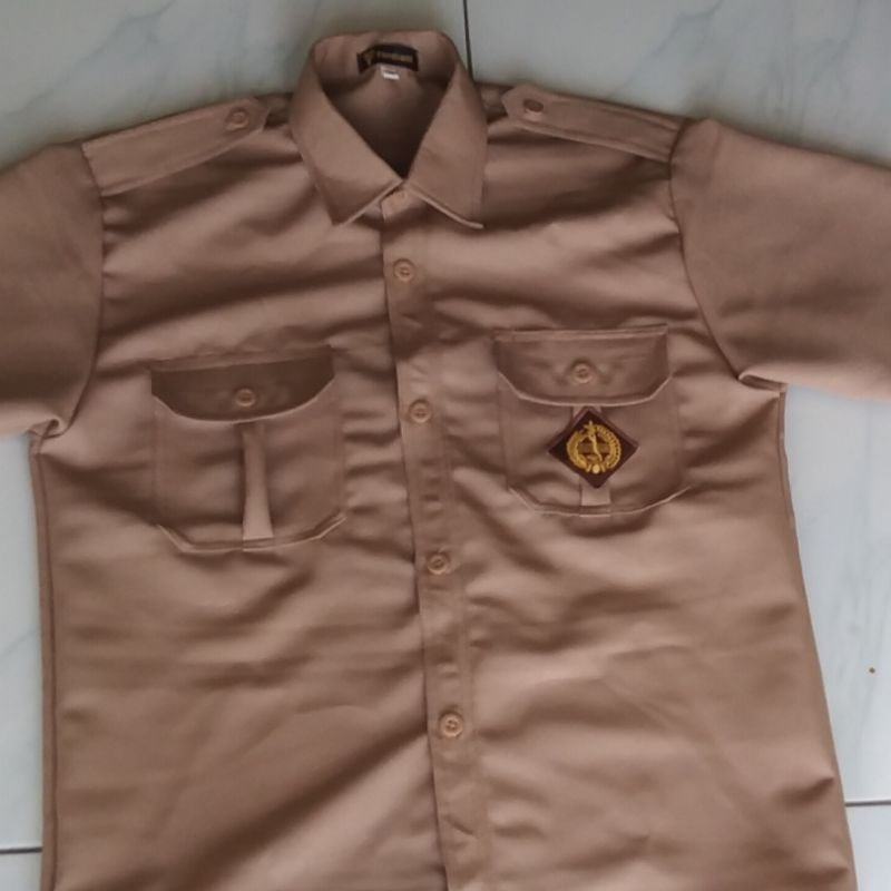 BAJU PRAMUKA PRIA LENGAN PENDEK KAIN LARICI