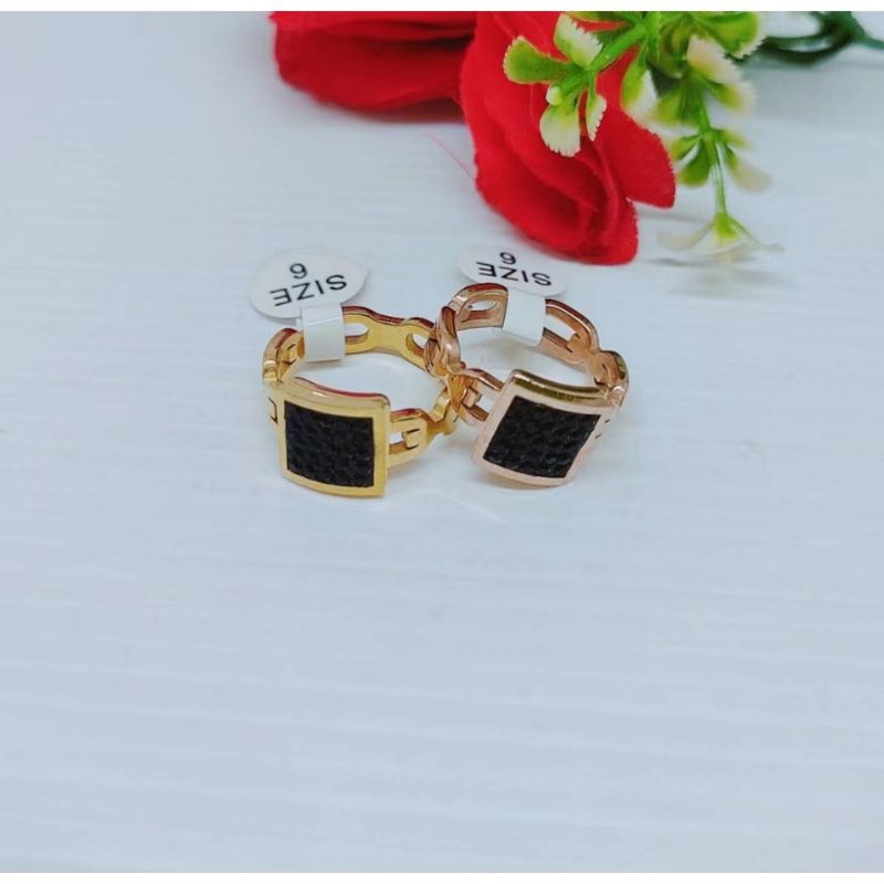 Cincin Titanium Permata hitam/putih