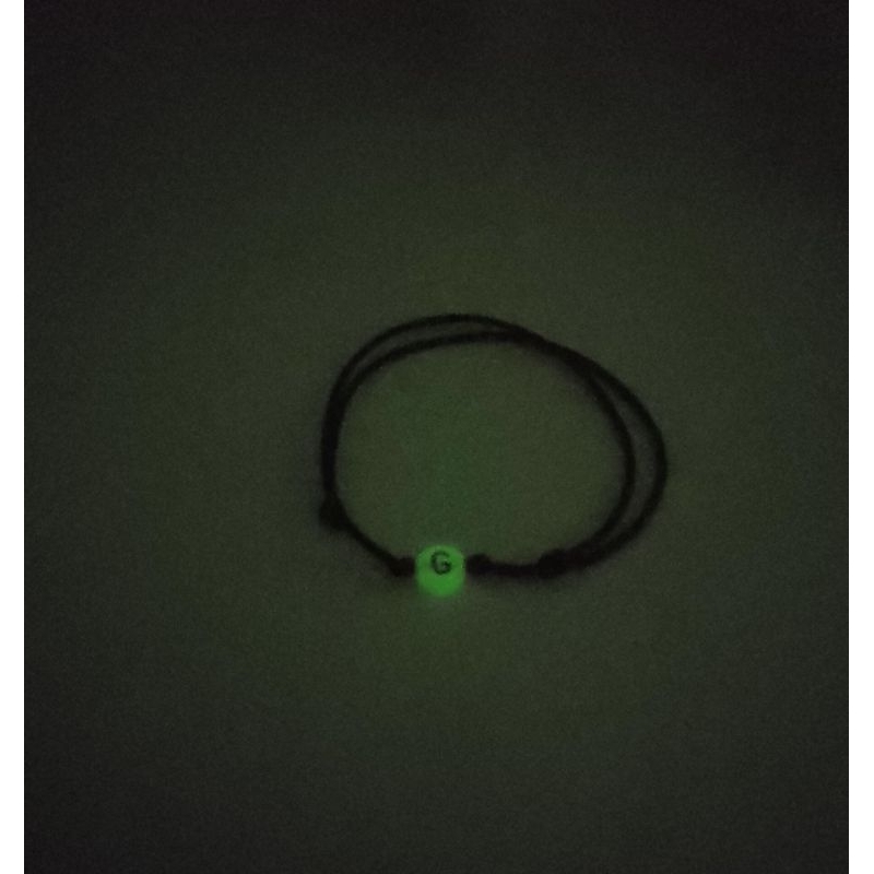 Gelang dan cincin inisial glow in the dark inis