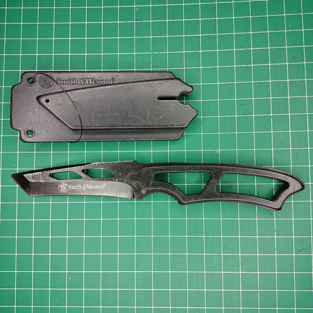Smith & Wesson Fixed blade Neck Knife black Tanto blade zytel onlays
