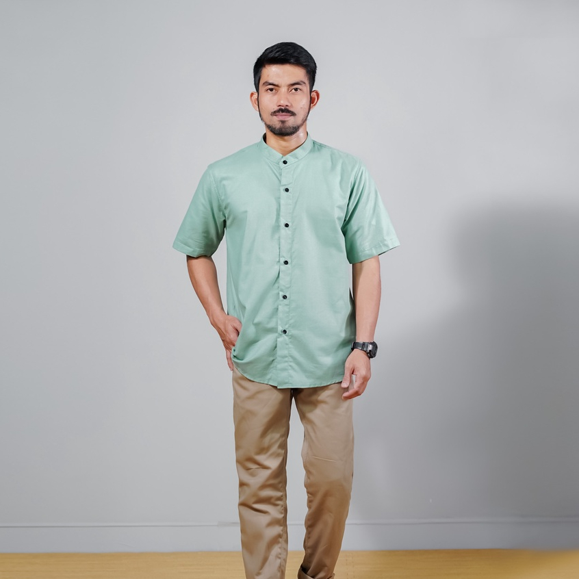 Alpha Project - Kemeja Pria - Kemeja Linen Pria Lengan Pendek Kemeja Kerah Shanghai - Warna Sage Gre