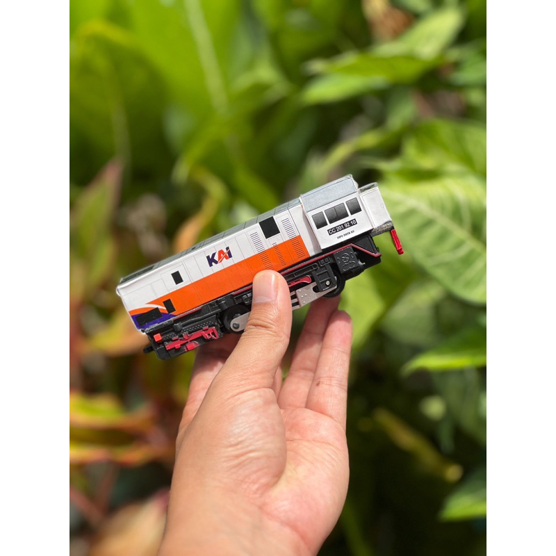 Mainan Kereta Api Indonesia Lokomotif CC 201 Logo KAI Terbaru Pakai Mesin Dinamo | Miniatur Kereta Api Kayu - Hunting Mainan