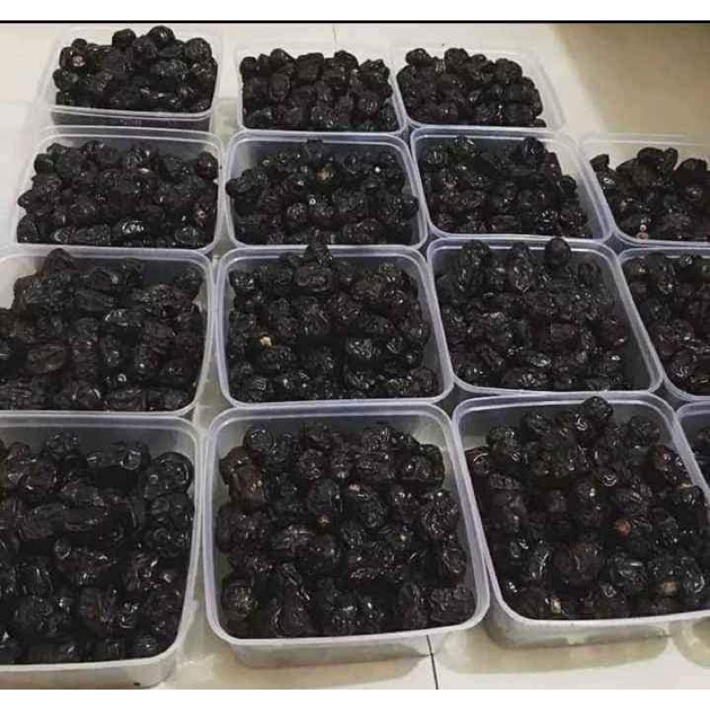 

Kurma Ajwa Asli
