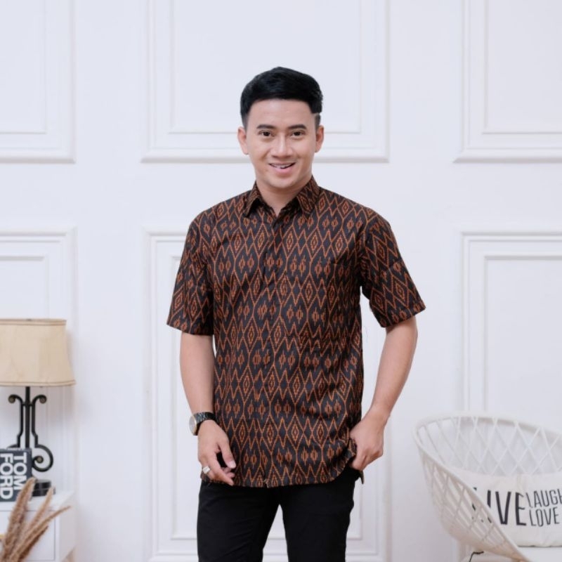 BATIK PRIA LENGAN PENDEK MOTIF MODERN PREMIUM