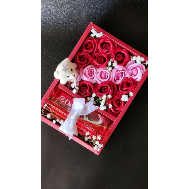 

Red Delfi Bloom Box Valentine Hampers Gift Anniversary