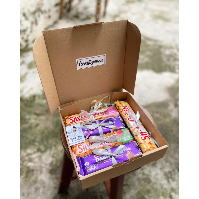 

Hampers | Coklat valentine | Hadiah ultah | Coklat silverqueen | Coklat Dairymilk