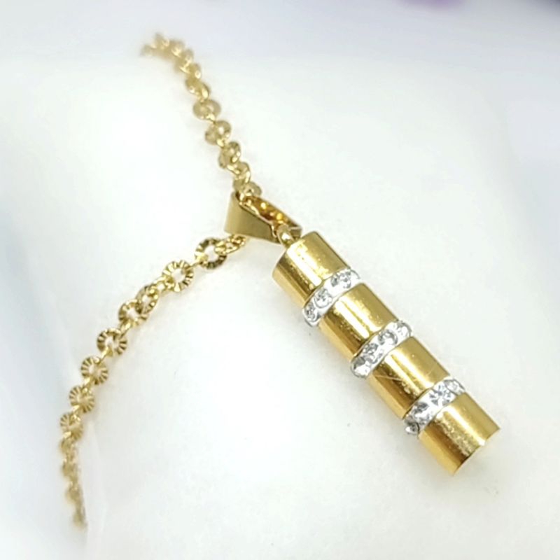 kalung liontin titanium tabung diamond perhiasan wanita