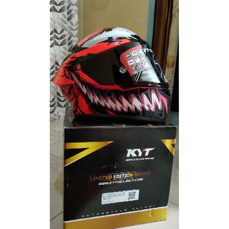 HELM KYT TT COURSE MARVEL LIMITED EDITION - CARNAGE / TTC MARVEL / TTC CARNAGE