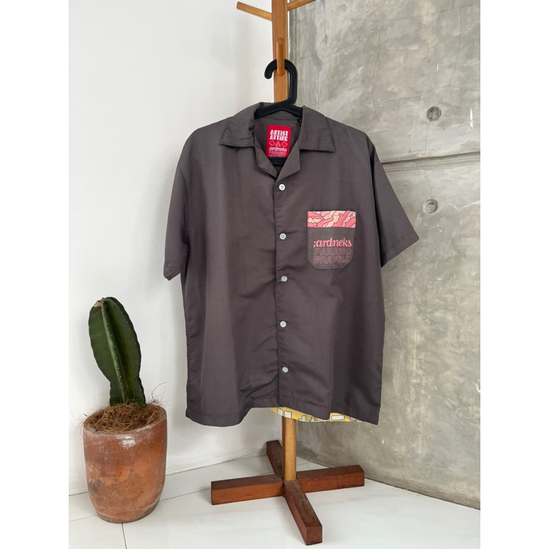 Kemeja Motif Pria - Artist Attire Preloved