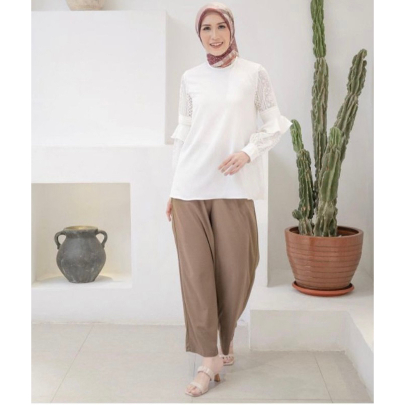 Calla Gardenia Blouse Wearing Klamby S