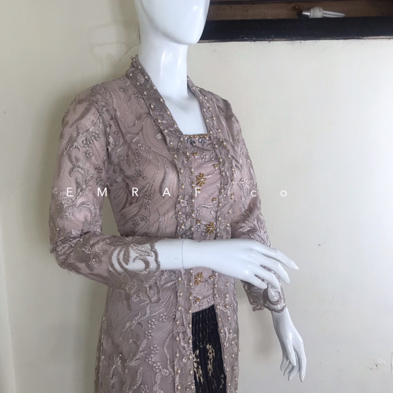 kebaya kutu baru / kebaya brokat / kebaya modern