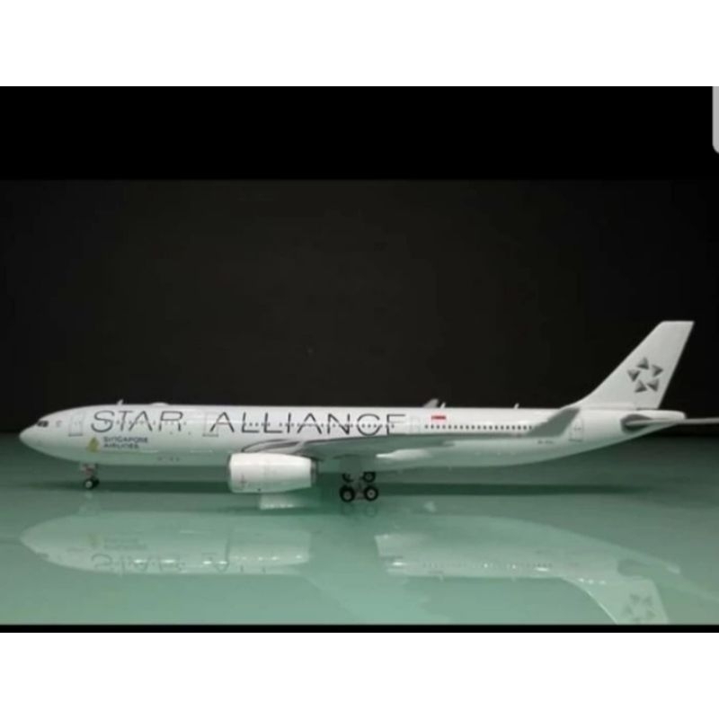 Diecast Pesawat Singapore Airlines Star Alliance Airbus A330-300
