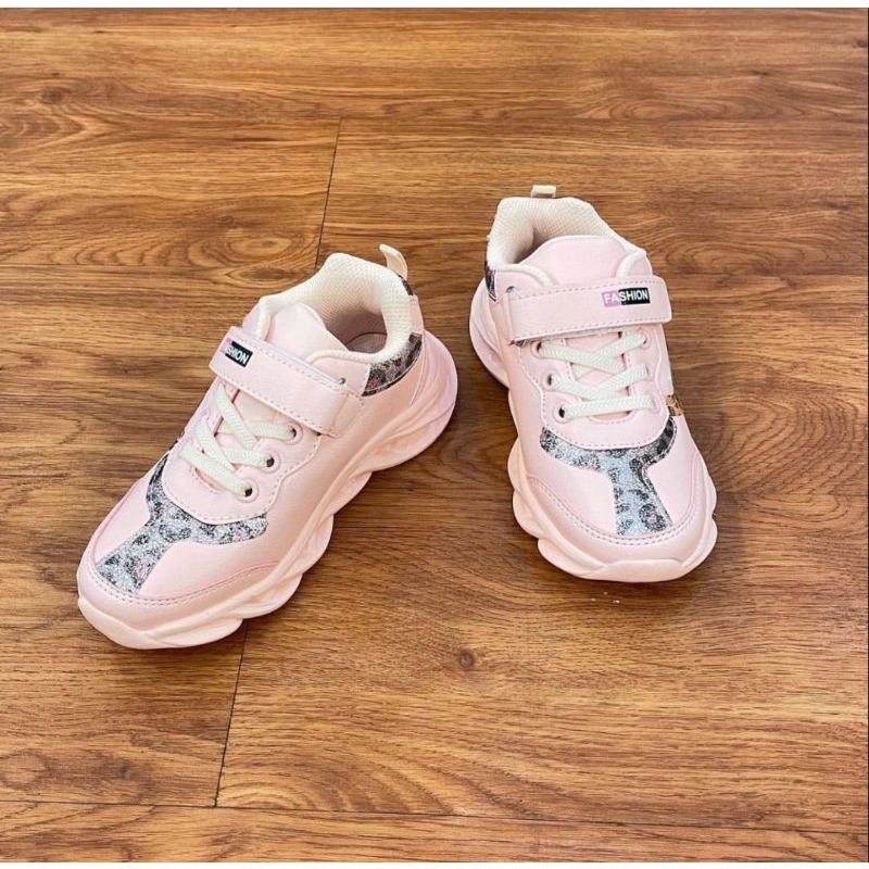 sneakers anak perempuan