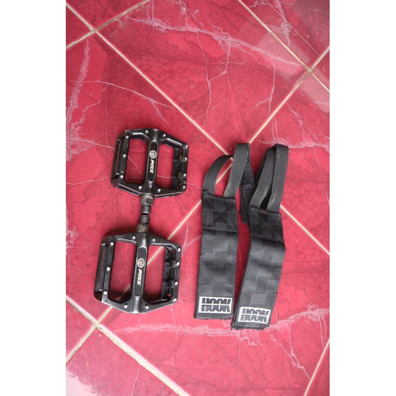 pizz pedal hook strap