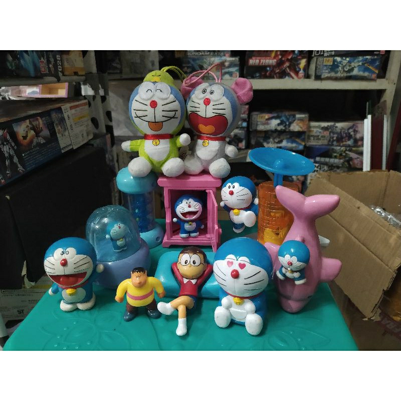 Figure Doraemon in Vacation Mainan McD