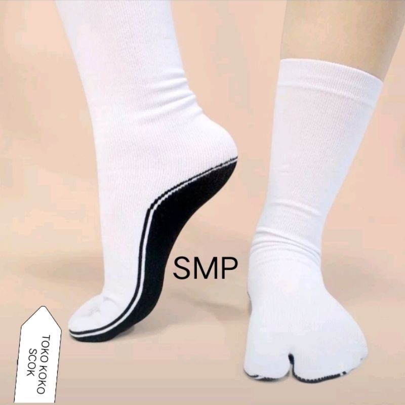 kaos kaki jempol sekolah putih telapak hitam SD SMP SMA bahan nilon spandek lembut dan sangat nyaman dipakai