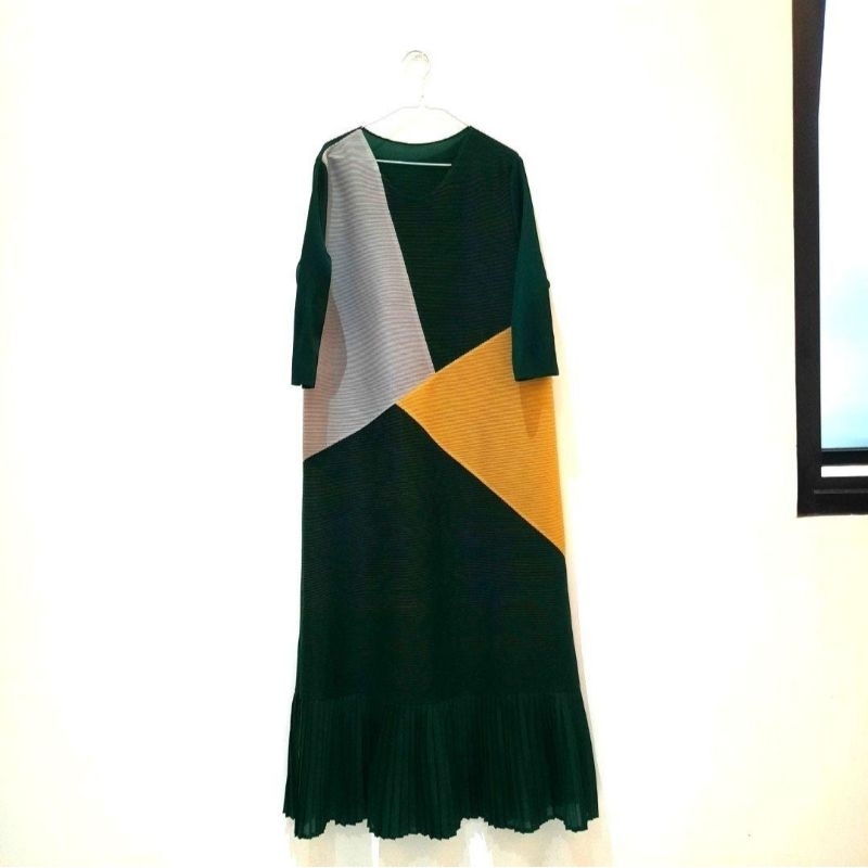 Emerald green maxi pleats premium dress