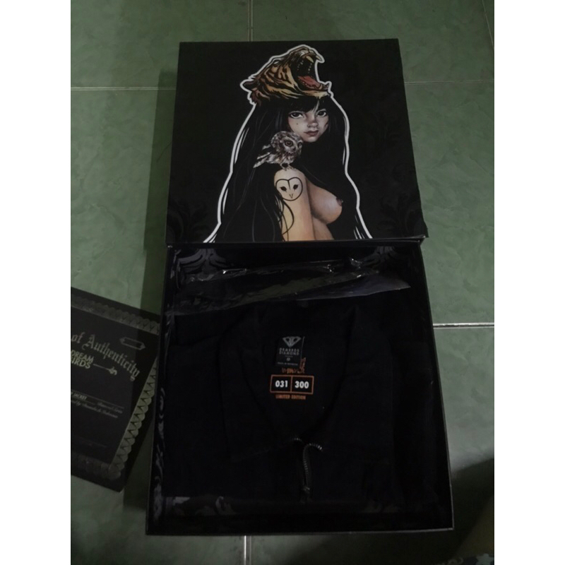 Hello birdies, WTS ( Want to Sale ) Item Name : DREAMBIRDS DIAMOND SHETERROR XVI CORDUROY JACKET (LI