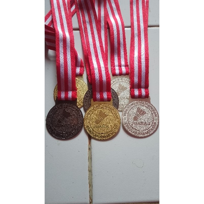 Medali Tournamen Badminton