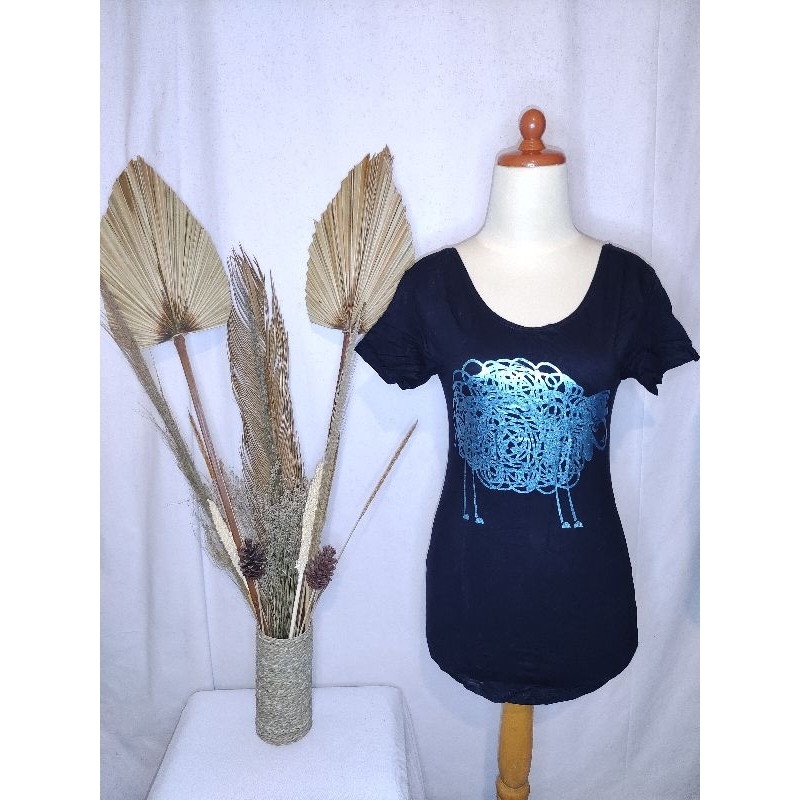 Preloved Kaos Hitam Wanita