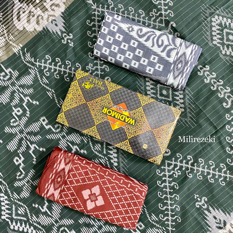 Sarung Wadimor Motif Bali Hitam Kembang Polos Dewasa Pria Grosir