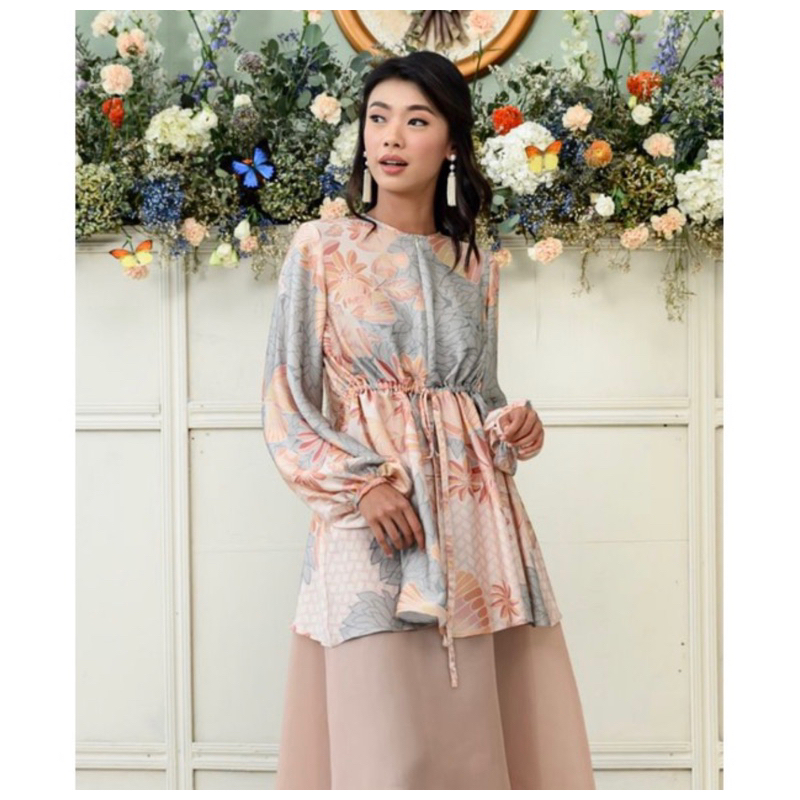 Claire Blouse in Cotton Candy S Wearing Klamby (Preloved)