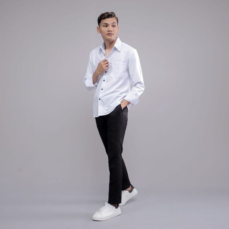 Kemeja Pria Basic Polos Slimfit Lengan Panjang Katun Premium