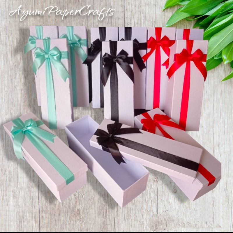 

Box Tumbler Ukuran 25x7x7cm. Warna random sesuai ketersediaan, kecuali ada request warna