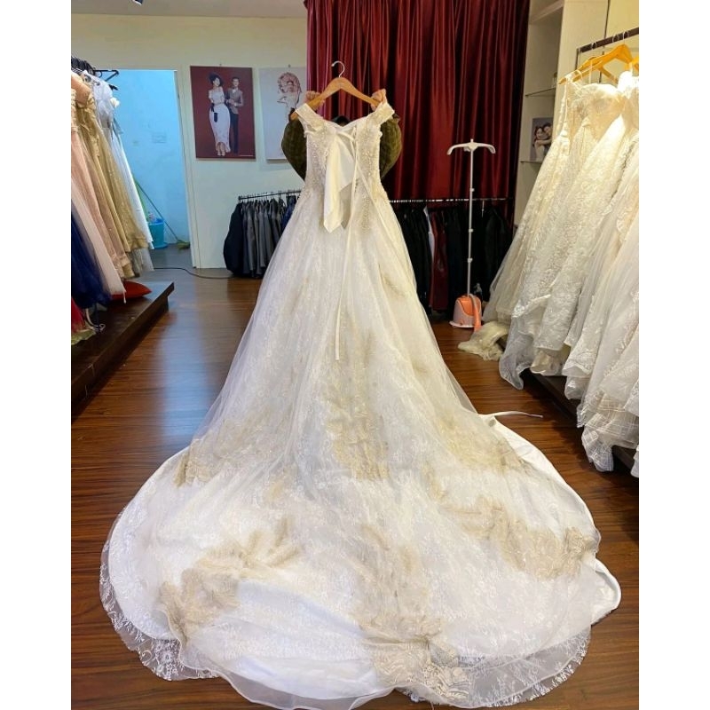 Jual Gaun pengantin Premium sabrina ekor panjang preloved