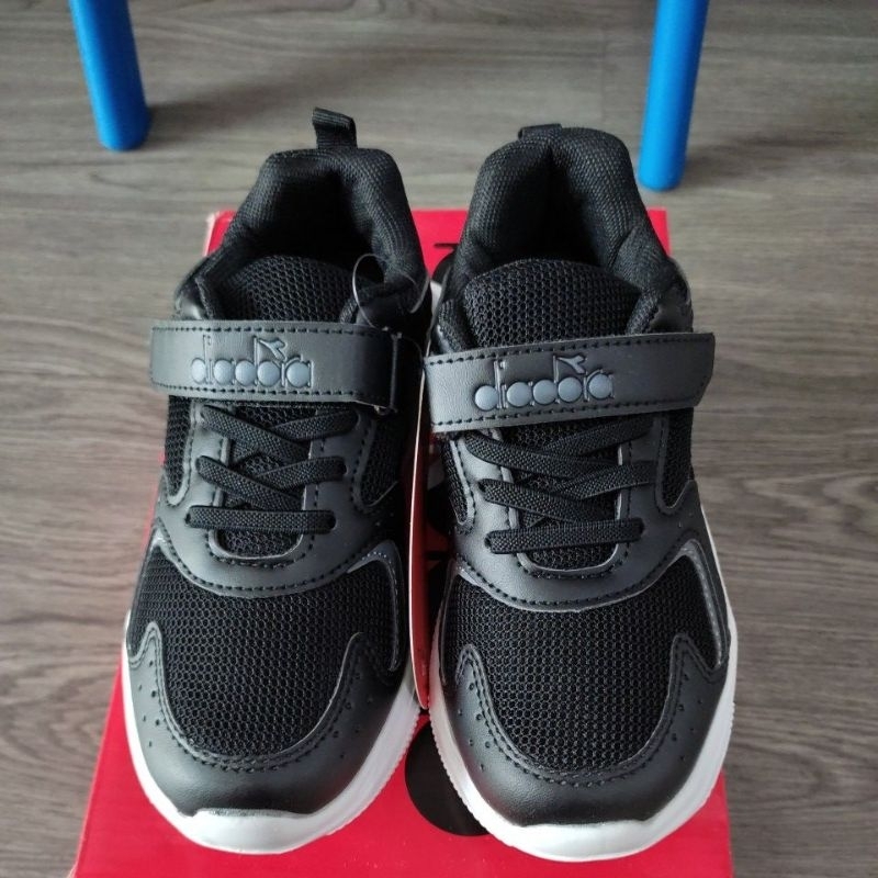 Sepatu Diadora Escala JR