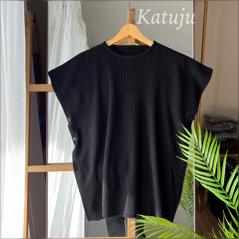 VEST RAJUT OVERSIZE BELAH SAMPING SPLIT