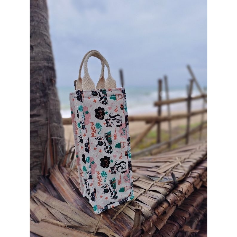 tas botol minum 2 liter bahan kanvas motif kucing cat lapisan termal thermal tahan panas foil dan busa size 12*12*31 cm tali webbing kanvas motif tebal chat motif yg ready y