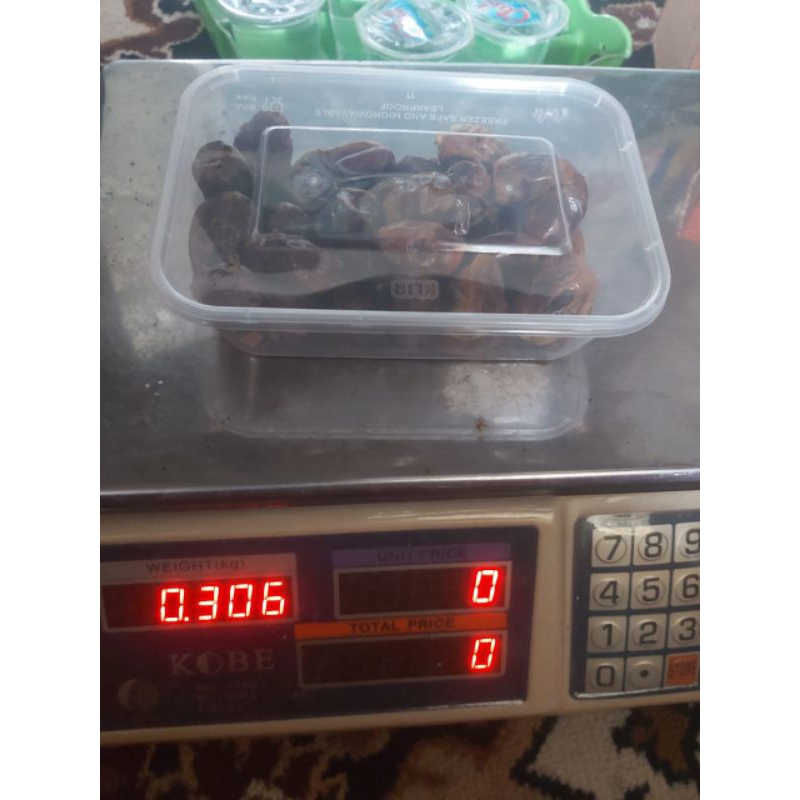 

KURMA MIX 2 JENIS (MESIR & MADINAH)