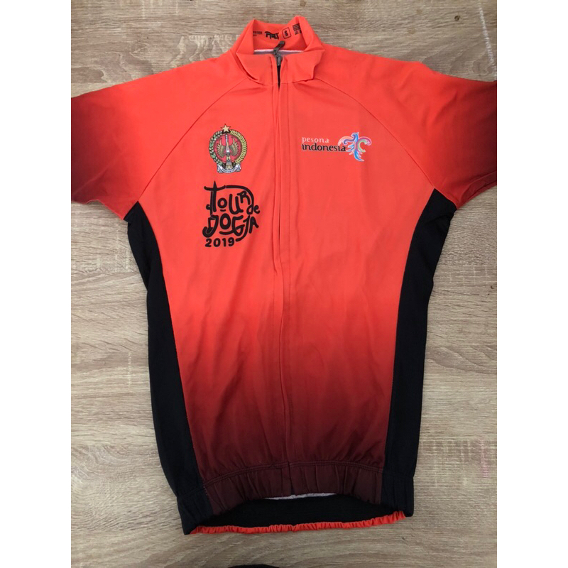 Preloved jersey sepeda