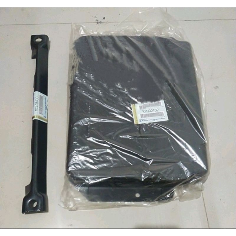 plat accu + tutup accu canter Mitsubishi ORI