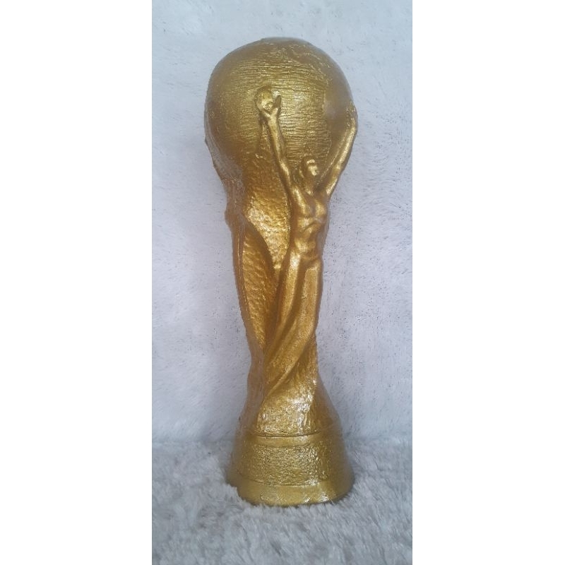 replika piala dunia