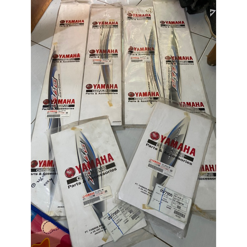 striping mio sporty 2007 2008 putih ori