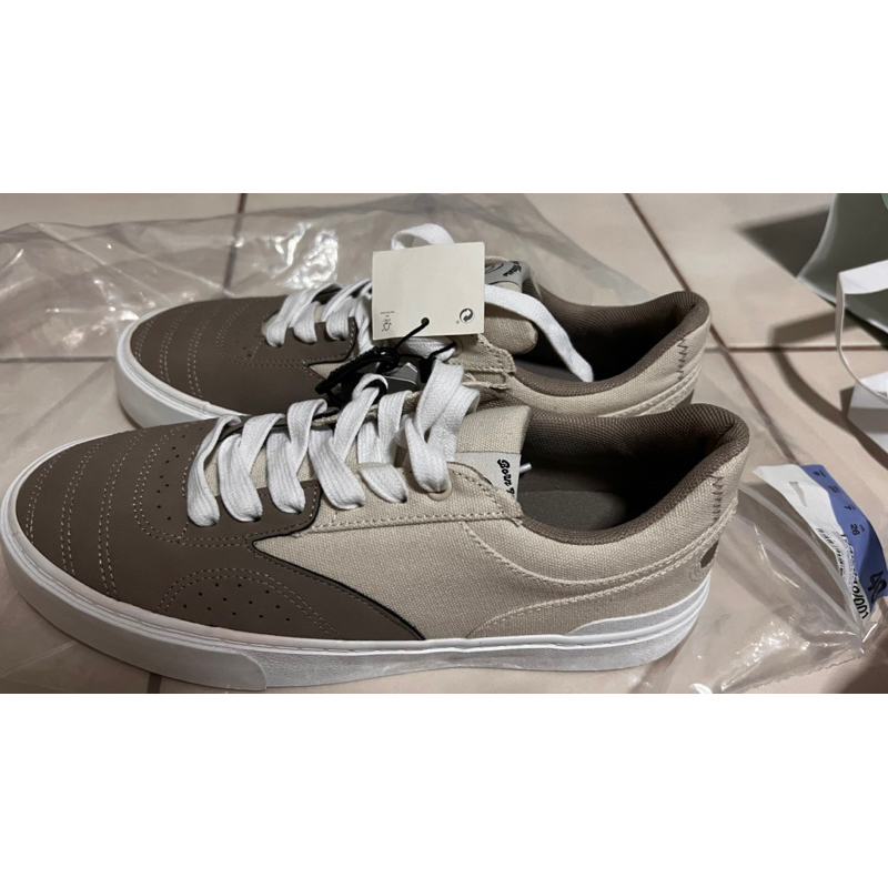 sepatu pull and bear pria