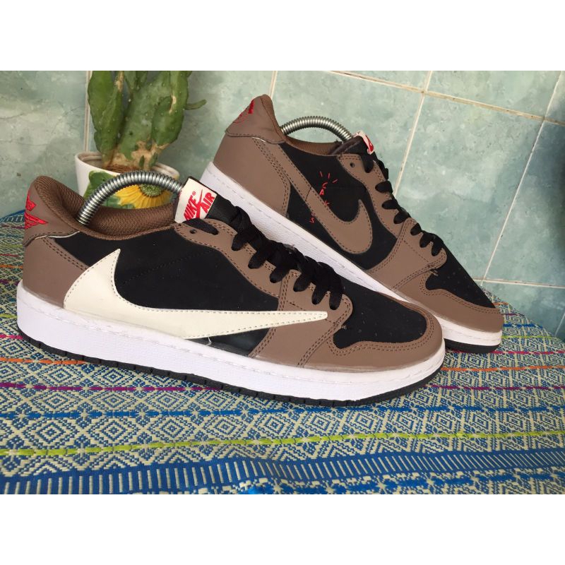 Jual sepatu Basket merk Jordan low Travis Scott size 44.5 insole 28.5 cm made in Vietnam