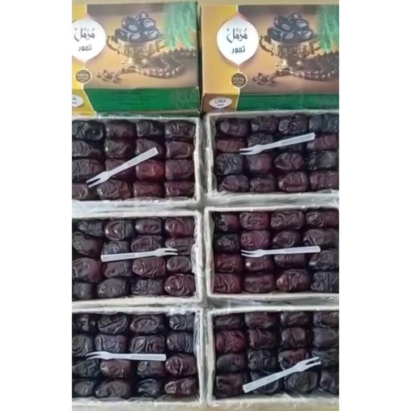 

Kurma Bam Mazafati dengan berat 600gram Sangat Enak lemak dan Gurih